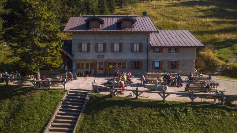Giro ad anello Vallesinella - Rif.Casinei - Rif.Brentei